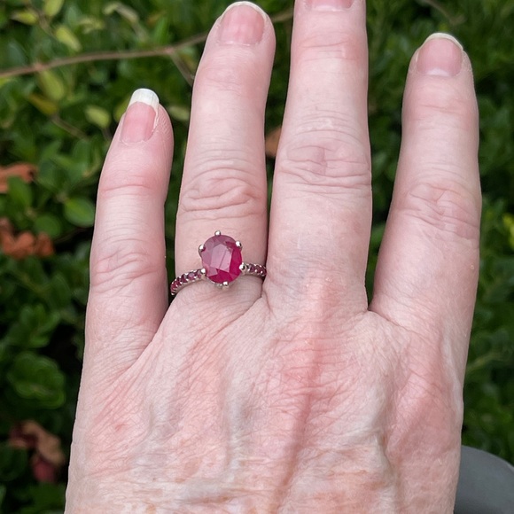 2.7 ct Ruby set in 18k white gold diamonds around the Ruby $7000. Steal-read on! - Picture 9 of 13